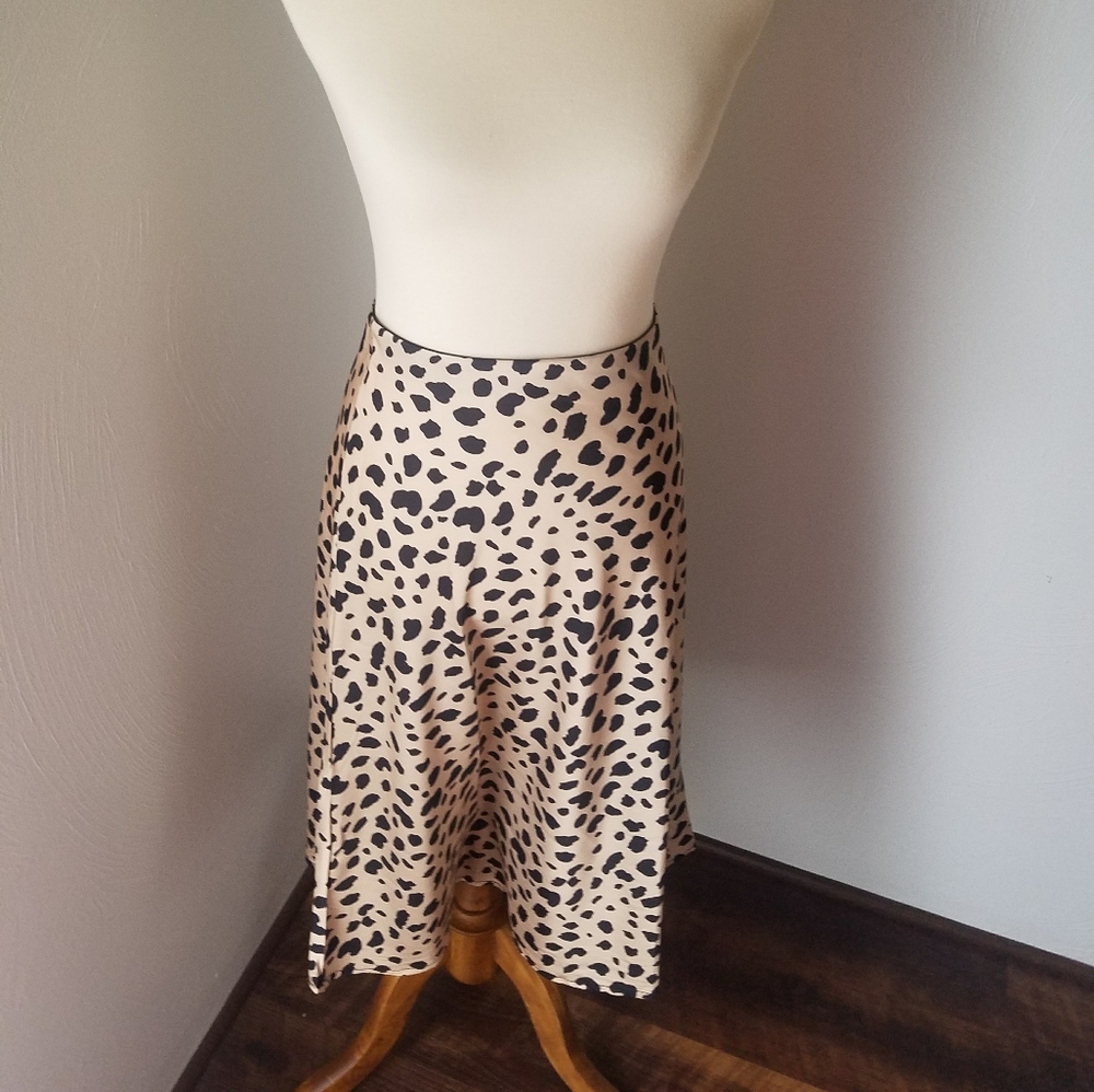 Satin leopard print skirt Size M NWOT